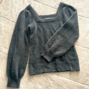 Extremely soft, grey sweater with square neck and subtle balloon sleeves